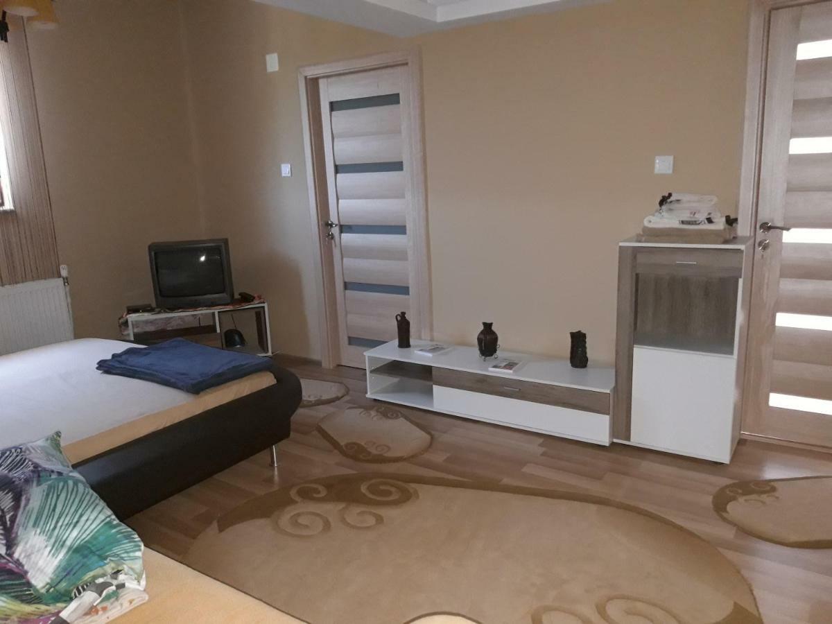 Appartement Colț de rai à Resita Extérieur photo