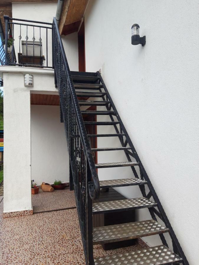 Appartement Colț de rai à Resita Extérieur photo